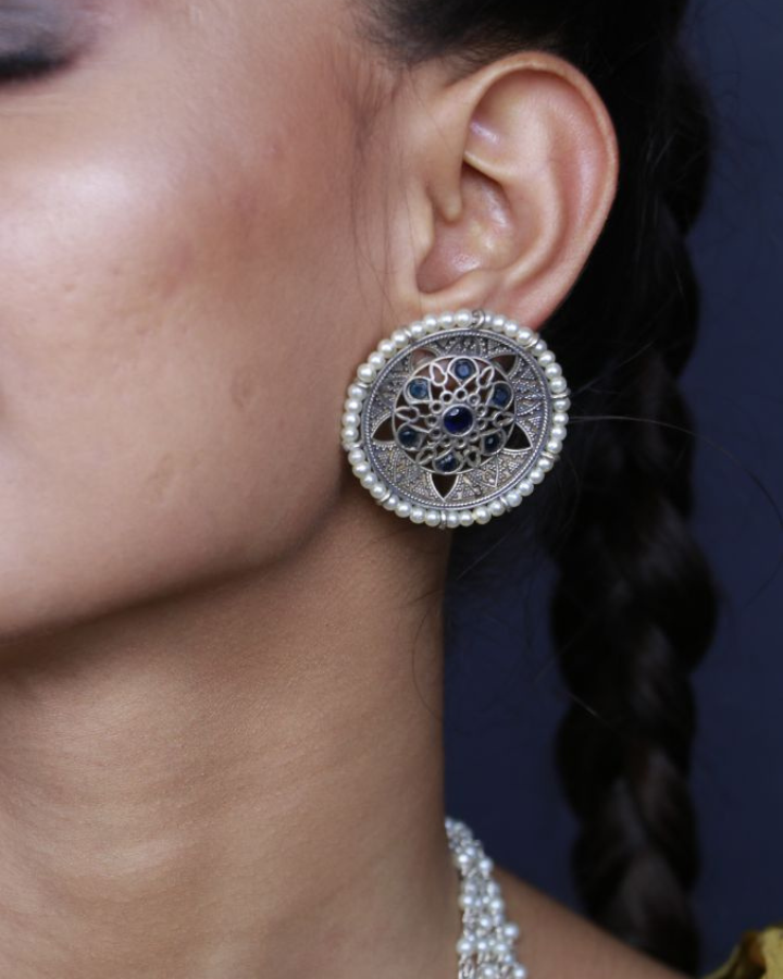 Round oxidized silver earring stud