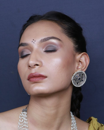 Round oxidized silver earring stud