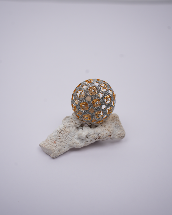 Round Exquisite Zircon Ring