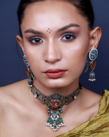 Fusion statement oxidized stone choker