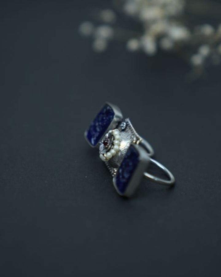 Blue statement oxidized 2 finger ring
