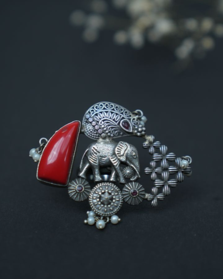 Statement elephant Motif oxidized ring