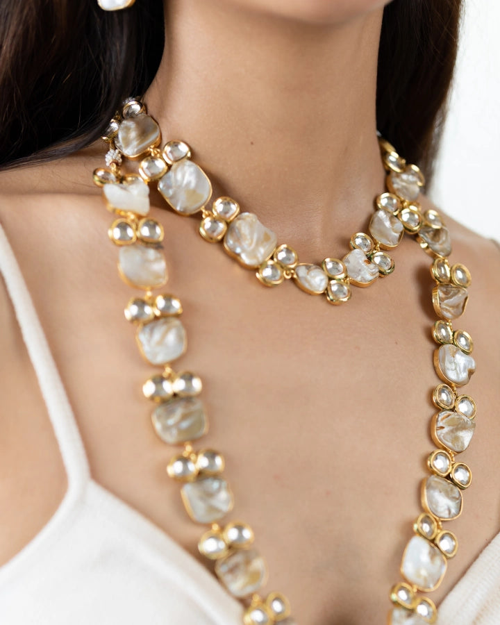 Short Stylish Mother of Pearl Necklace Set