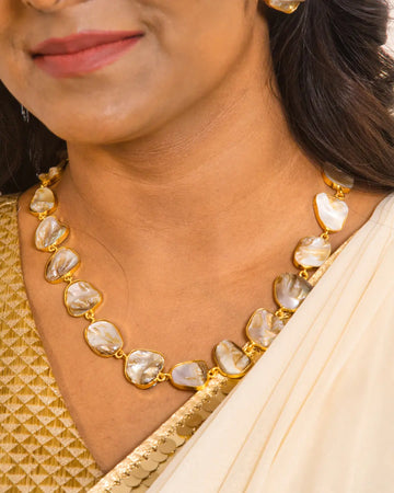Single Line Pretty Mother Of Pearl with Casing Chain Set