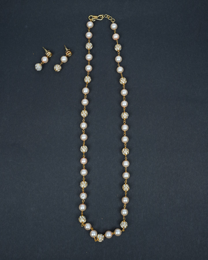 Shimmery Pearl Chain