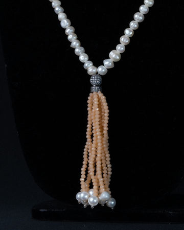 Flattering Pearl Lariat