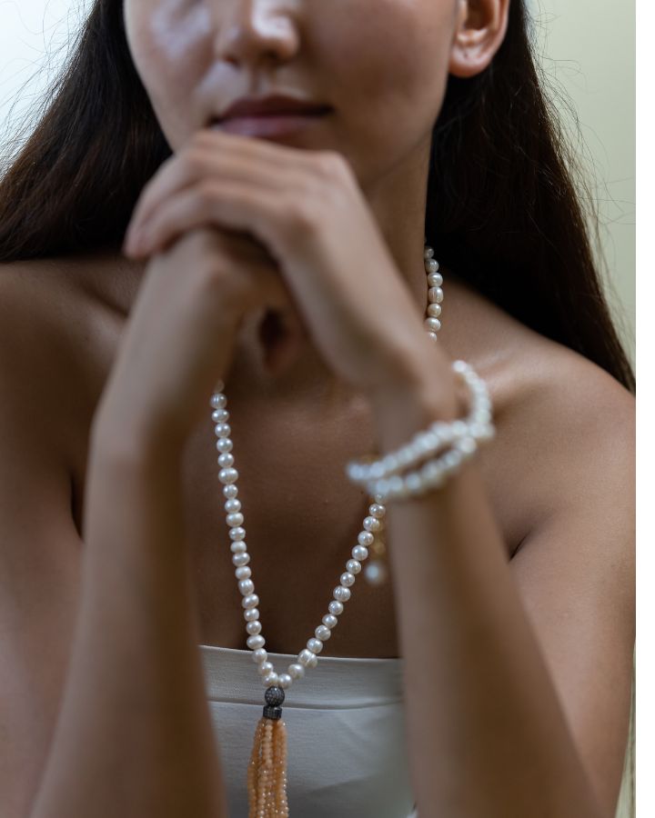Flattering Pearl Lariat