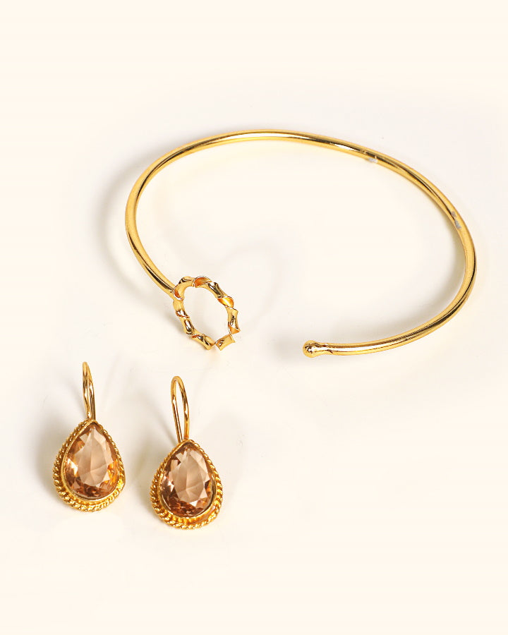 Quartz Earring With Gold Rounded Bracelet